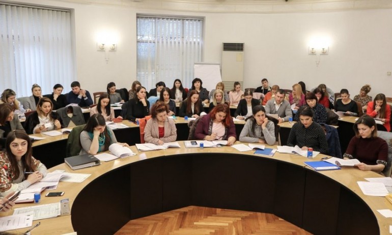 Peste 12 milioane de lei vor primi 97 de femei de afaceri de la noi din țară prin intermediul unui program co-finanțat de UE Peste 12 milioane de lei vor primi 97 de femei de afaceri de la noi din țară prin intermediul unui program co-finanțat de UE